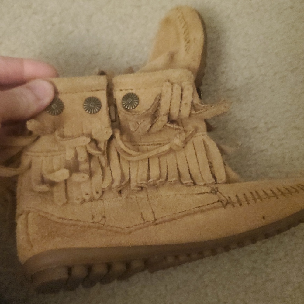 Minnetonka Moccasins - Picture 5 of 6
